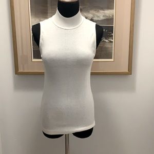 Sleeveless Turtle Neck